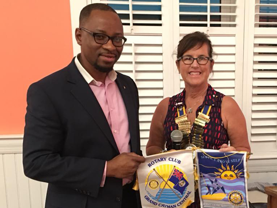 President Susie exchanges banners with Past District Secretary & AG Mario Smith of Rotary Club of Nassau Sunrise